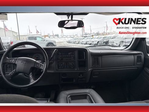 Used 2005 Chevrolet Silverado 2500 LS image 36