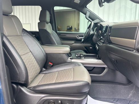 Used 2024 Chevrolet Silverado 2500 ZR2 w/ Technology Package image 16