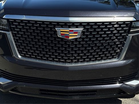 Used 2024 Cadillac Escalade ESV Premium Luxury image 15