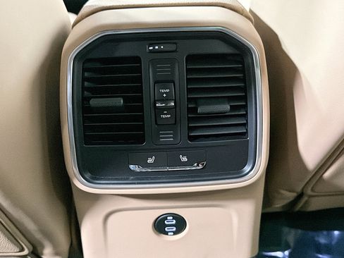 Certified 2025 Porsche Macan image 20