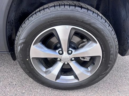 Used 2021 Jeep Cherokee Limited AWD/4WD image 6