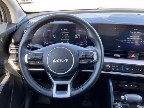 Used 2024 Kia Sportage EX image 6