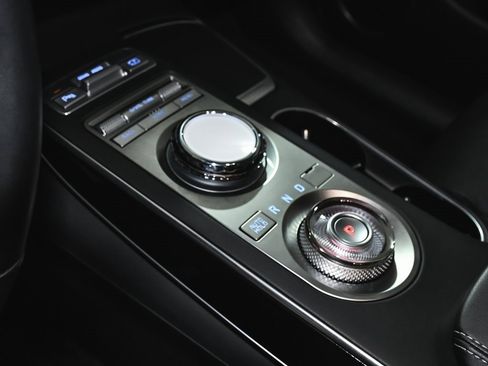 Used 2025 Genesis GV70 2.5T image 41