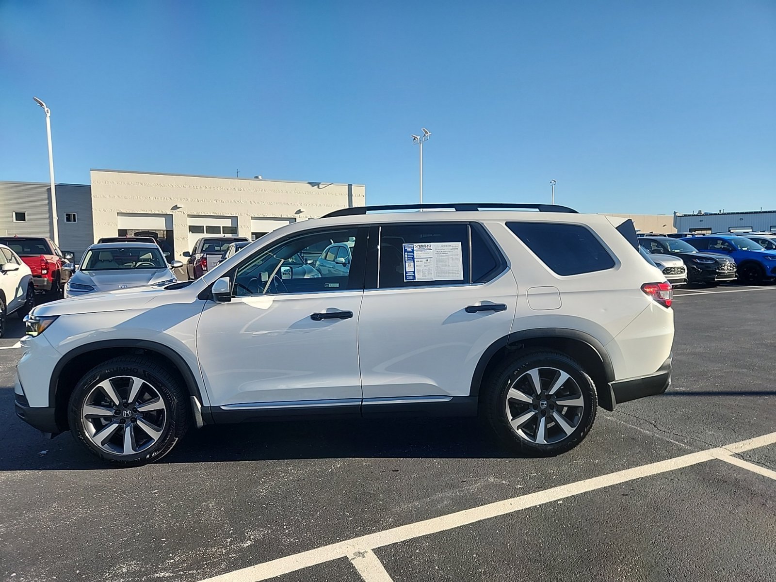 Used 2024 Honda Pilot Touring image 3