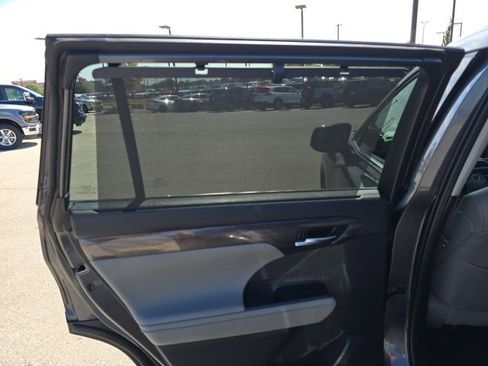 Used 2021 Toyota Highlander Platinum image 16