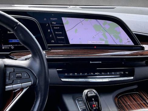 Used 2022 Cadillac Escalade Premium Luxury image 9