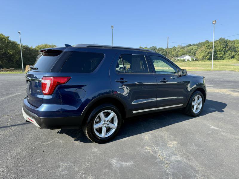 Used 2016 Ford Explorer XLT w/ Equipment Group 202A AWD/4WD image 5