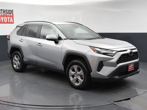 Used 2025 Toyota RAV4 XLE AWD/4WD image 6