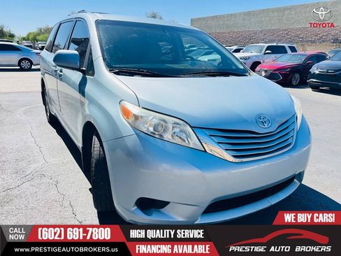 Used 2017 Toyota Sienna LE FWD image 4