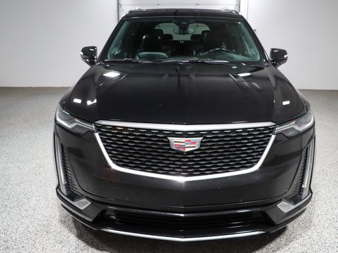 Used 2023 Cadillac XT6 Premium Luxury w/ Technology Package FWD image 4