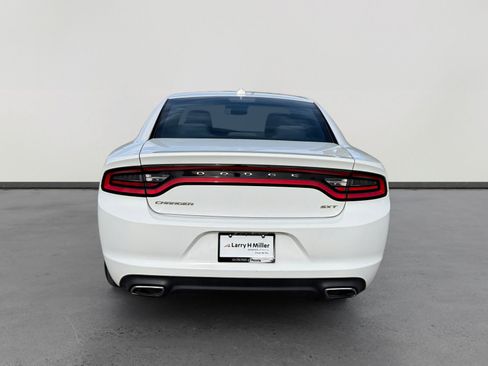 Used 2016 Dodge Charger SXT image 4