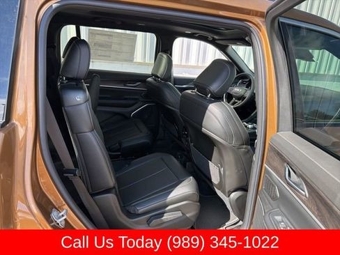 New 2026 Jeep Grand Cherokee L Limited w/ Luxury Tech Group II AWD/4WD image 43