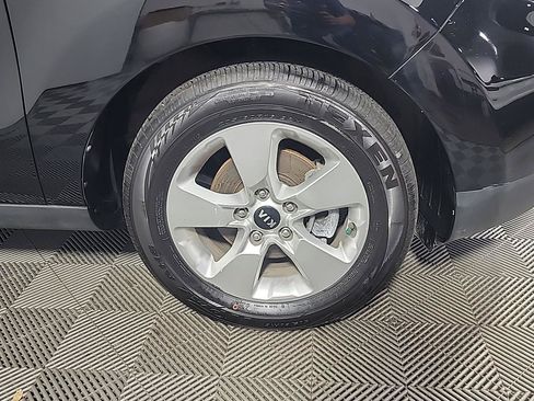 Used 2018 Kia Soul w/ Convenience Package FWD image 3