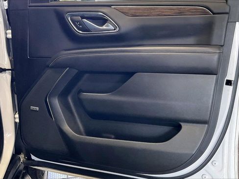 Used 2022 Chevrolet Suburban Premier image 24