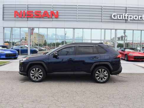 Used 2020 Toyota RAV4 XLE Premium FWD image 3