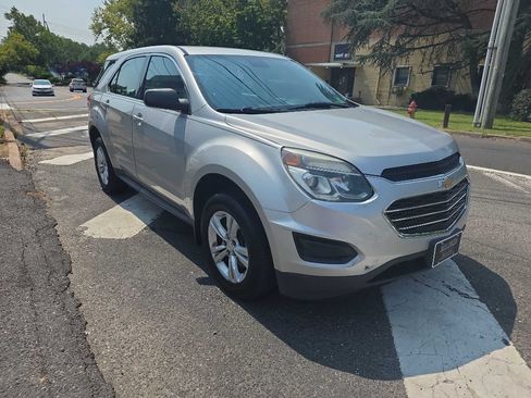 Used 2017 Chevrolet Equinox LS FWD image 3