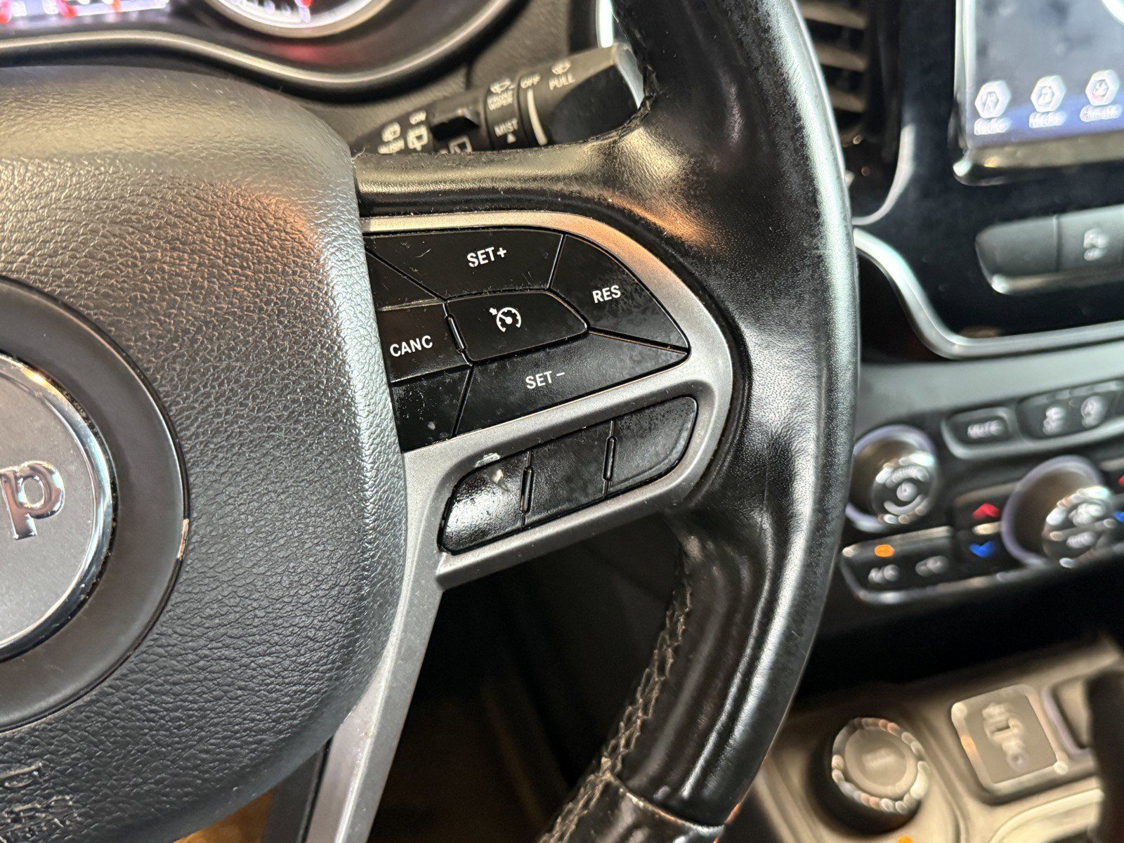 Used 2019 Jeep Cherokee Limited AWD/4WD image 22