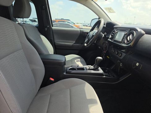 Used 2017 Toyota Tacoma SR RWD image 10