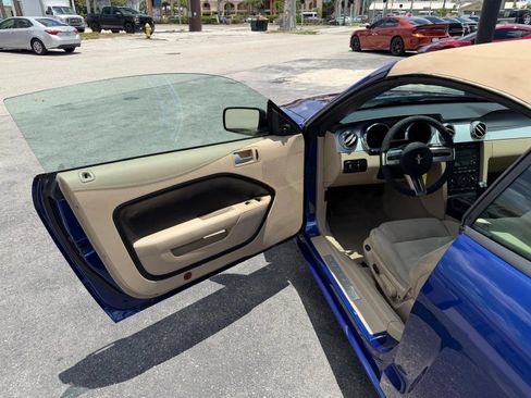 Used 2005 Ford Mustang GT RWD image 10