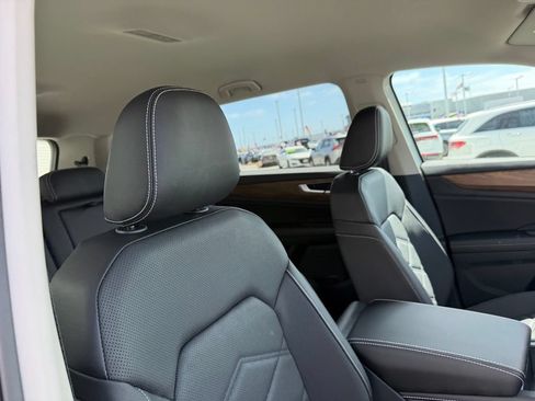 New 2026 Volkswagen Atlas SE FWD image 21