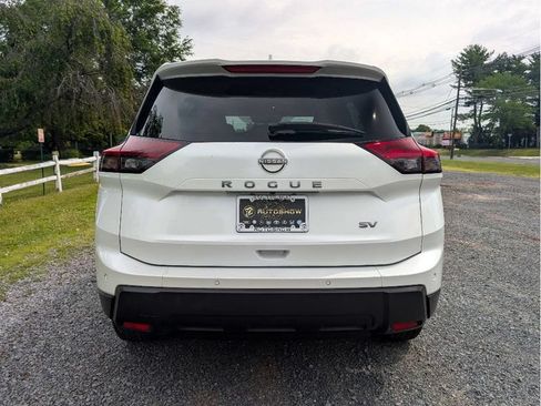 Used 2024 Nissan Rogue SV FWD image 6
