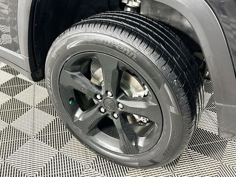 Certified 2024 Jeep Grand Cherokee Altitude image 42