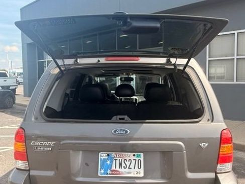 Used 2005 Ford Escape Limited FWD image 32
