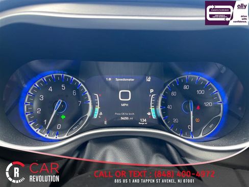 Used 2024 Chrysler Pacifica Touring-L FWD image 27