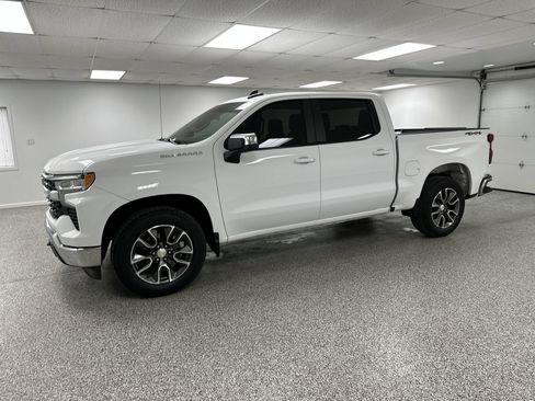 Used 2024 Chevrolet Silverado 1500 LT AWD/4WD image 4