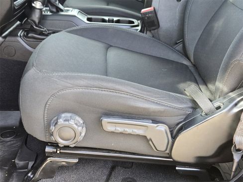 Used 2022 Jeep Wrangler Unlimited Sport image 26