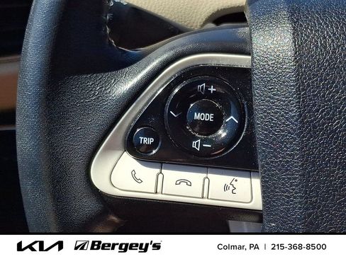 Used 2017 Toyota Prius Four FWD image 22