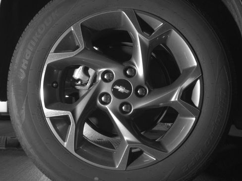 Used 2025 Chevrolet Trax LT w/ LT Convenience Package FWD image 12