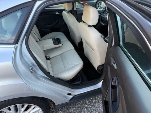 Used 2017 Ford Focus Titanium FWD image 7