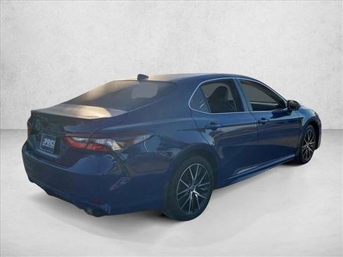 Used 2024 Toyota Camry SE FWD image 5