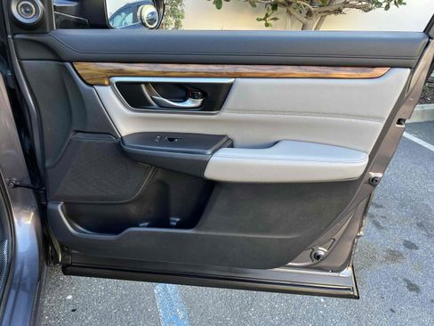 Used 2018 Honda CR-V Touring image 57