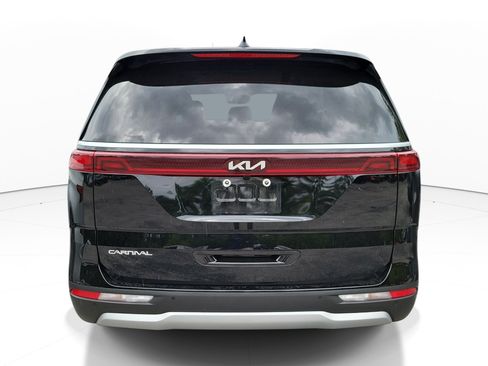 Used 2024 Kia Carnival LX FWD image 5