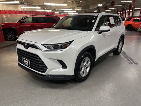Certified 2025 Toyota Grand Highlander LE image 5