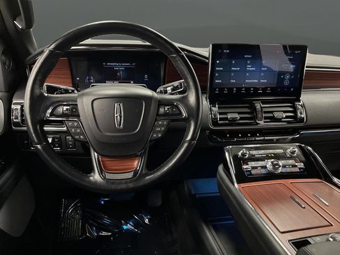 Used 2024 Lincoln Navigator L Reserve image 5