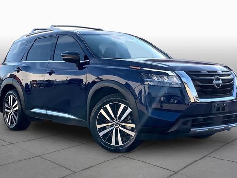 Used 2024 Nissan Pathfinder Platinum FWD image 3
