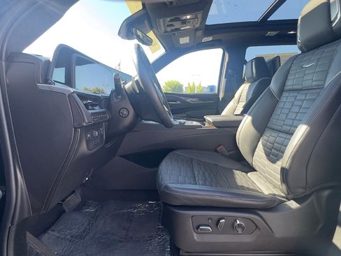 Certified 2024 Cadillac Escalade Premium Luxury Platinum AWD/4WD image 16