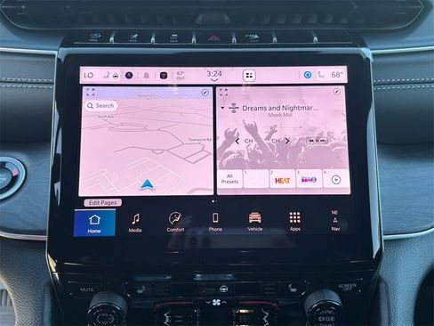 New 2025 Jeep Grand Cherokee Limited w/ Black Appearance Package image 18