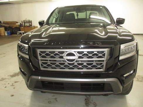 Used 2024 Nissan Frontier SL w/ Technology Package AWD/4WD image 2
