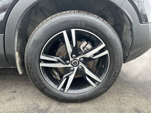 Certified 2025 Volvo XC40 B5 Core AWD/4WD image 9