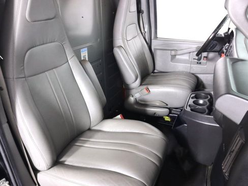 Used 2017 Chevrolet Express 2500 RWD image 34