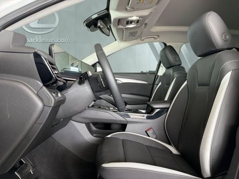 Used 2025 Buick Envision Sport Touring AWD/4WD image 7