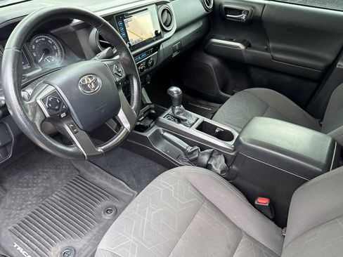 Used 2016 Toyota Tacoma TRD Sport image 10