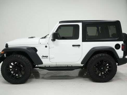 Used 2023 Jeep Wrangler Sport image 7