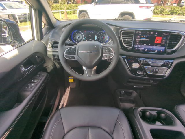 Certified 2026 Chrysler Pacifica Select FWD image 19