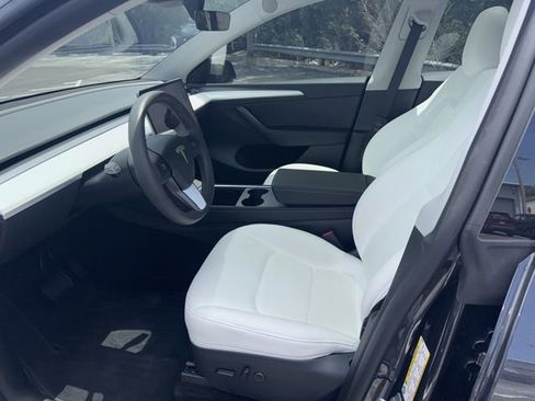 Used 2024 Tesla Model Y Long Range RWD image 8