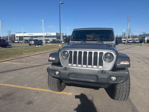Used 2018 Jeep Wrangler Sport image 15